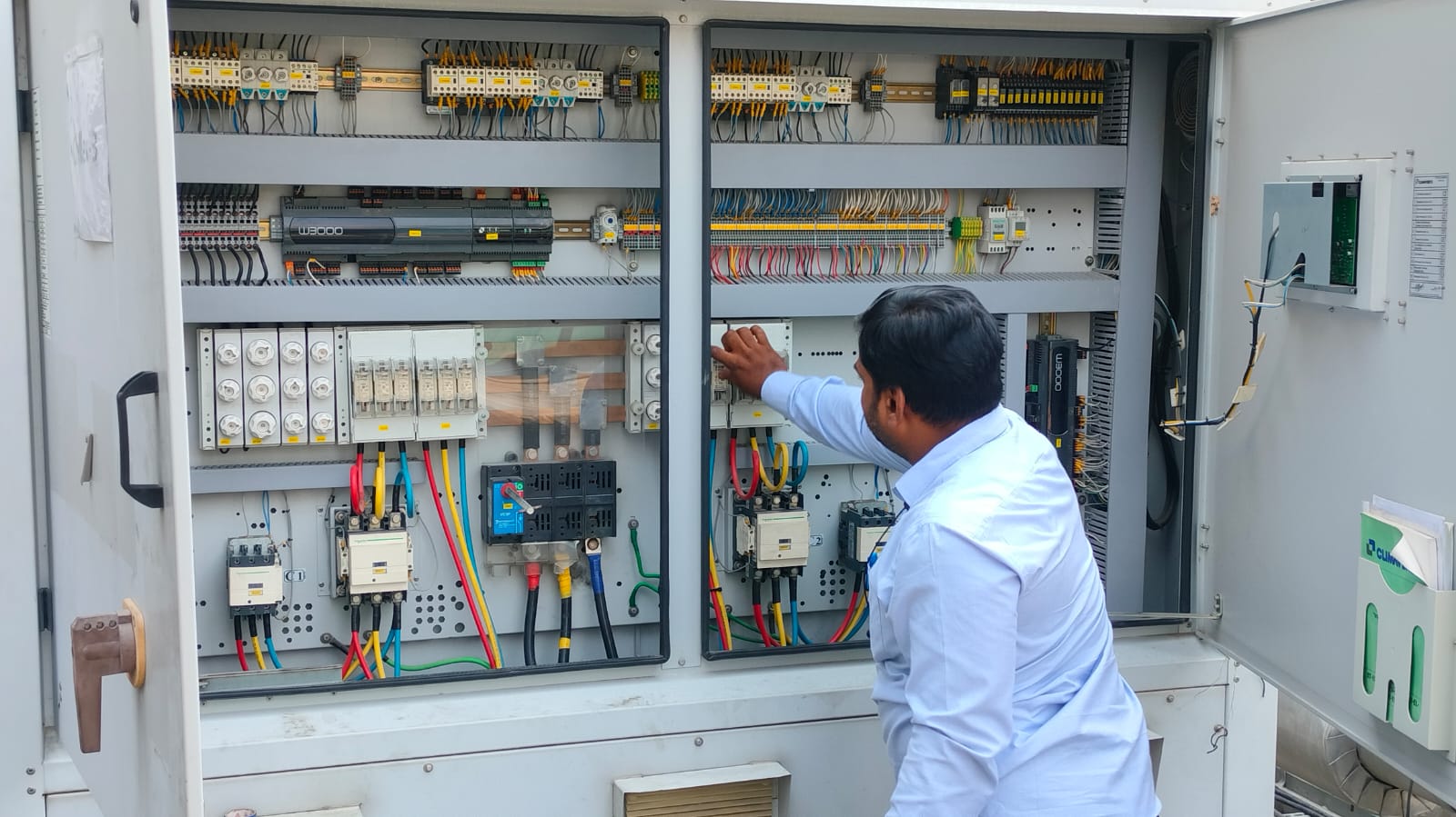 Control panel interior showing controller module, HRC fuses, busbar and ferruled compressor wiring during commissioning